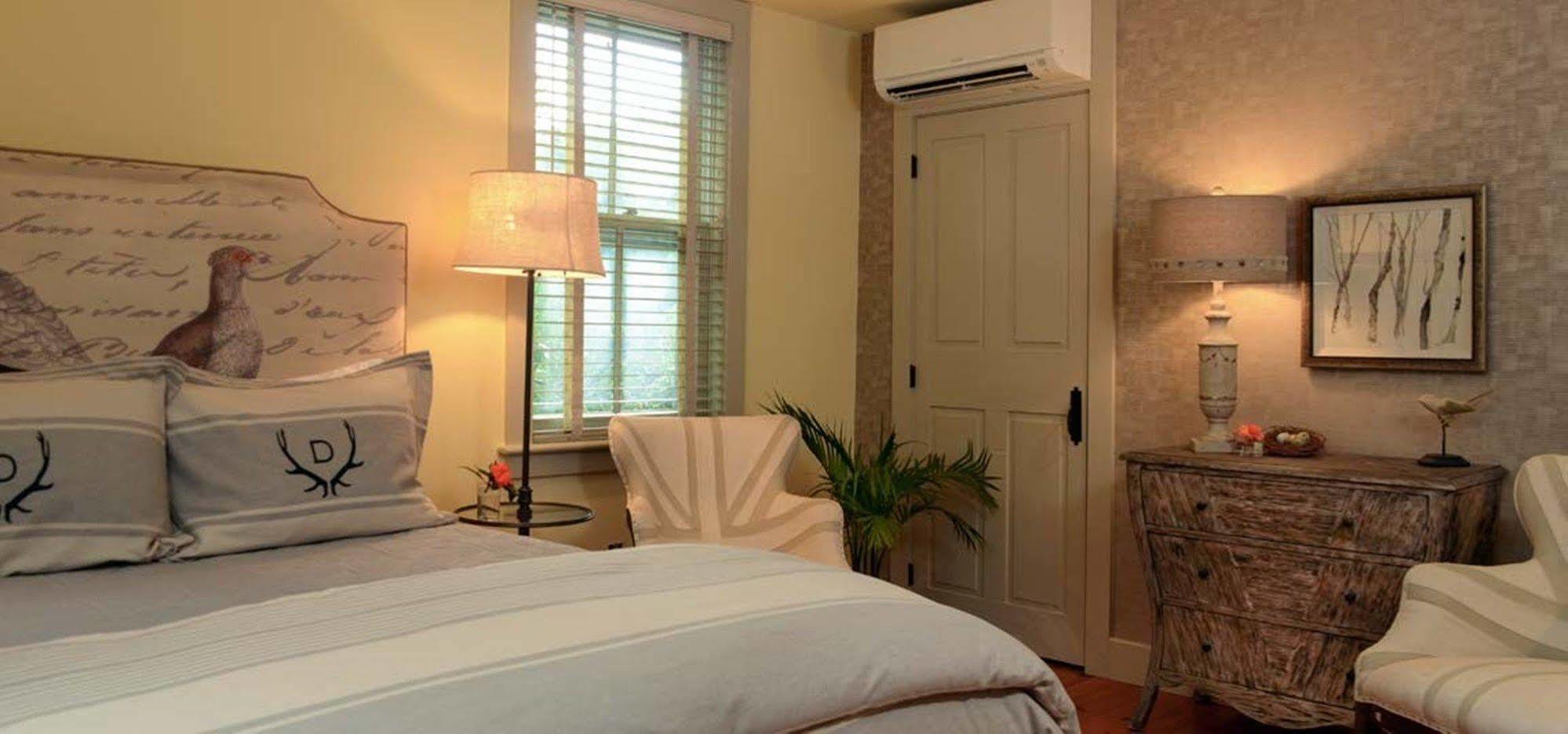 Deer Brook Inn Вудсток Экстерьер фото