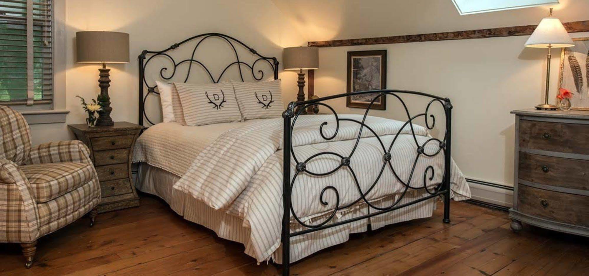 Deer Brook Inn Вудсток Экстерьер фото